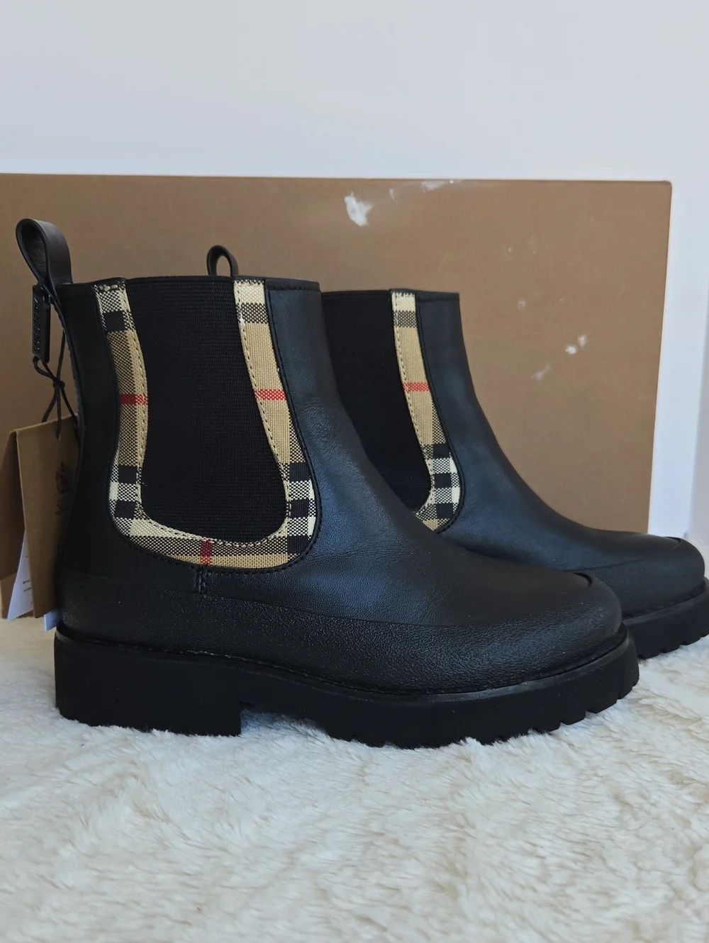 NWT Burberry Kids Vintage Check Detail Leather Chelsea Boots Black EU 32/ US 1 Y